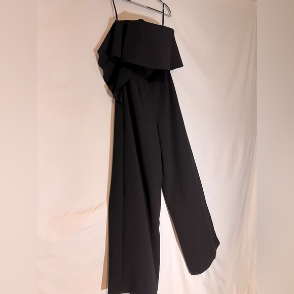 Elegant Crepe Jumpsuit.Strapless, ruffled top continues down right.POCKETS 😄 - Picture 4 of 6